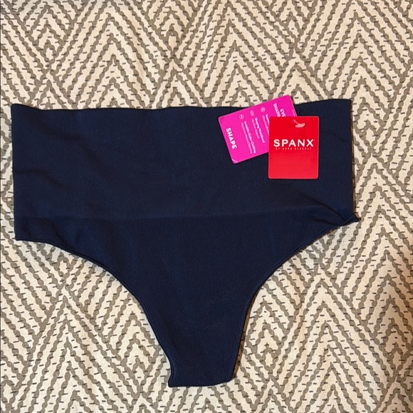 Spanx shape high waist thong - Picture 1 of 4